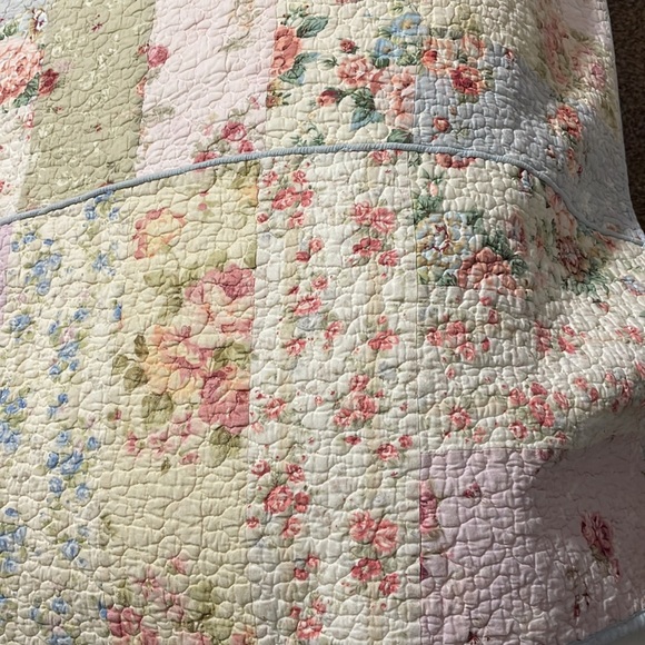 JCPenney Floral Twin Quilt with Sham - Picture 8 of 12